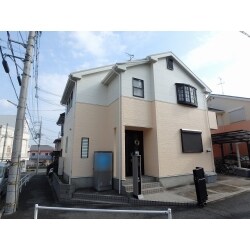塗装完成です！塗装工事は、施主様と職人の意思疎通が大切です。そこで交換日記形式の日報をご用意してます。毎日の作業の様子や明日の作業内容がわかります。お客様が記入できるコメント欄もありますので、非常に好評です。

