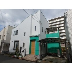 塗装完成です！塗装工事は、施主様と職人の意思疎通が大切です。そこで交換日記形式の日報をご用意してます。毎日の作業の様子や明日の作業内容がわかります。お客様が記入できるコメント欄もありますので、非常に好評です。
