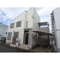 塗装完成です！塗装工事は、施主様と職人の意思疎通が大切です。そこで交換日記形式の日報をご用意してます。毎日の作業の様子や明日の作業内容がわかります。お客様が記入できるコメント欄もありますので、非常に好評です。
