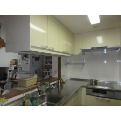 マンションのＬ型キッチンを新しいシステムキッチンにリフォームしました。