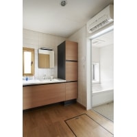 自然素材×高機能設備で叶えるシンプルで心地よいサニタリー空間