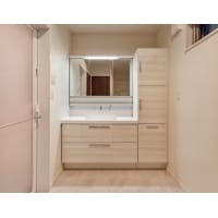 柱を活かしたモダンな住まい【洗面スペース】