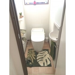 綺麗に納まりました。奥様が既存のペーパーホルダなどにカバーをかけて下さったので、全面リフォームしたくらい綺麗になりました。