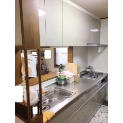 キッチンのサイズは変更せず、パネルを張ることでお掃除しやすくなりました。