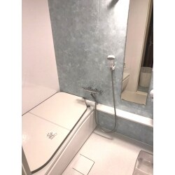 爽やかなブルーのアクセントパネルで、清潔感満点の浴室に仕上がりました！