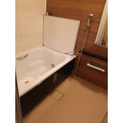 クラス感のある浴室はLIXILの人気商品、リノビオV：W1316Fタイプ