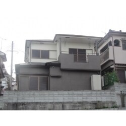 人気の１Ｆと２Ｆの２色分け塗装で施工しました。