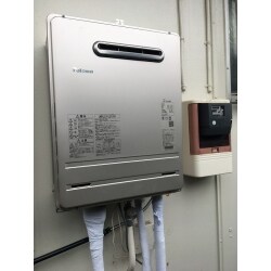 急にお湯がでなくなってしまったとのことで、パロマ ガスふろ給湯器20号 屋外壁掛型　スタンダードリモコン付きへ交換しました。