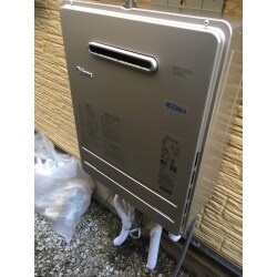 パロマ ガスふろ給湯器ecoジョーズ24号 屋外設置 スタンダードリモコン 設置フリータイプに交換しました。24号は余裕のパワーで冬でもシャワーと給湯が同時にできて、4人家族向けです。