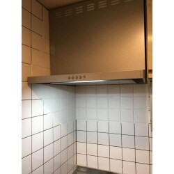 フラット形状で油の拭き取りもラクラクなクリナップ製レンジフードに交換しました。