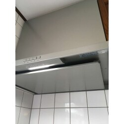 フラット形状で油の拭き取りもラクラクなレンジフードに交換しました！