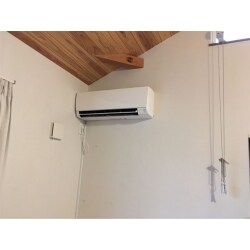富士通ノクリア AHシリーズ 10畳用を新規に取り付けました。薄型スリムエアコンのベーシックタイプになります。