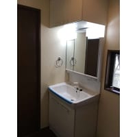 洗面化粧台交換:LIXIL(オフトシリーズ)・3面鏡・2枚扉タイプ