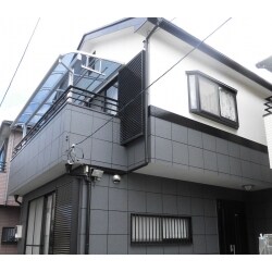 デザイン性の高い石調風を塗装で表現