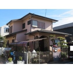 耐久性、低汚染、価格において
とてもバランスが良く、多くの建物に使用されているシリコン塗料を使用して塗装致しました