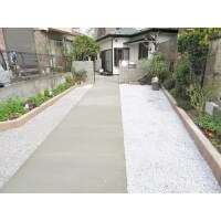 バリアフリーの玄関アプローチ