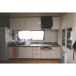 ビルトインコンロと換気扇の交換をしました。元のコンロが古くて特殊なタイプだったので、それに対応して取り付けいたしました。