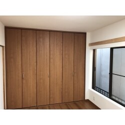畳をフローリングへ変えてお手入れしやすく。押入れをクローゼットへ収納スペースの確保。