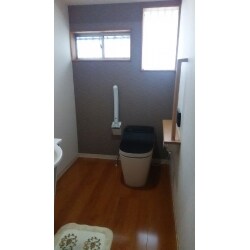 広い空間を確保し車いす可能なトイレへ