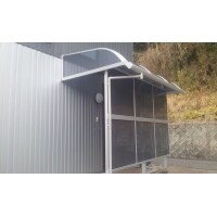 玄関前風除けテラス取付