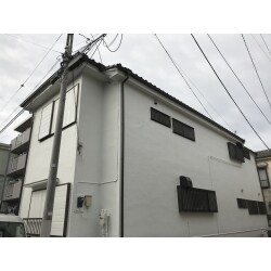 クラックひび割れ補修をして外壁塗装を行いました。
