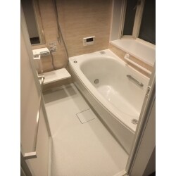 ゆっくりとくつろげるナチュラルな雰囲気の浴室空間になりました