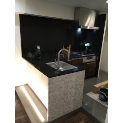 壁型のI型キッチンから、高級感のある対面式のお洒落なキッチンに！