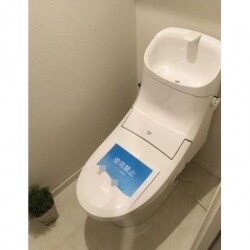 節水タイプのエコなトイレに！白を基調とした清潔感あふれる空間になりました。