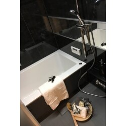 高級感あふれるバスルーム。落ち着いた空間で、ゆっくりと一日の疲れを癒せます。