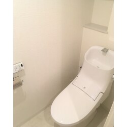 お掃除ラクラク！タンク一体型トイレ