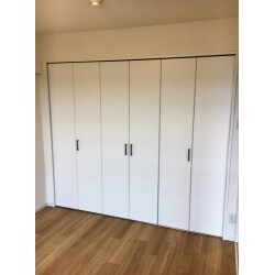 和室から洋室へのリフォーム。押入れは、クローゼットにして収納力がアップしました。