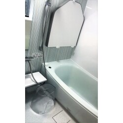 在来浴室からシステムバスに交換しました。じゃまになるフロふたを壁に収納することで、狭いバスルームも広く使えるようになりました。