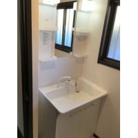 シンプルでも機能充実な洗面化粧台へ交換