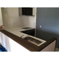 明るく開放的なキッチン