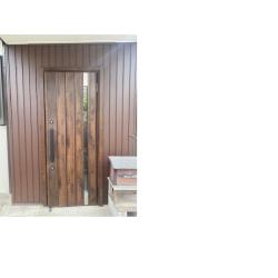 以前に浴室リフォームをさせていただきましたZ様。この度は玄関ドアと窓の改修工事をさせていただきました。