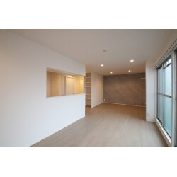 アクセントクロスを用いて、白を基調とした空間に落ち着いた印象を与えました。