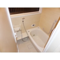 窓の位置はそのままユニットバスへ