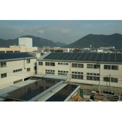 倉庫・工場屋根へ太陽光パネルを設置