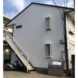 屋根：アレスクールSi　　　　　　　　　　　　　外壁・軒天：コスモシリコン　　　　　　　　　　その他：コスモマイルドシリコン2.