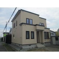 やさしい色合いでまとめたナチュラルな外壁