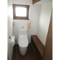 調湿タイルでクリーンで落ち着いたトイレにリフォーム