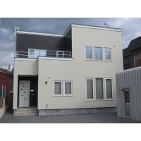 明暗の2色使いでシャープな印象に