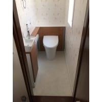 キャビネット付きトイレで配線などを収納