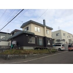 元々からの外壁(モルタル）が傷んできて、思い切ってサイディングの外壁にイメージチェンジしました。