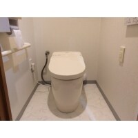 広々空間はタンクレストイレで実現