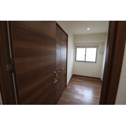 リビングの一角に仕事用の部屋を造作しました。コロナの影響でテレワークが普及してきた今だからこそのリフォームです。