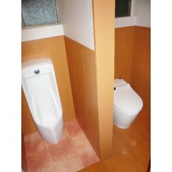 (リモデルのきっかけ)
老朽化に伴い、トイレルームを一新したい。

･最新のトイレで不満解消。
･節水タイプのトイレで不満解消。
･暖かな空間の色使いで不満解消。
