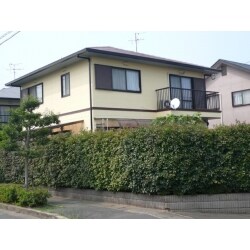 (リフォームのきっかけ)
築12年経ち、外壁と屋根の汚れが目立ってきたので、今回塗装をしたい。

･ひび割れ等の補修も事前に行いましたので、雨漏り等の心配もなくなりました。また雰囲気も明るくなり、景観もよくなりました。