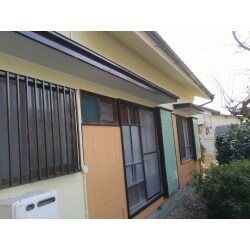 ウレタン塗料で施工しました。お値打ちな塗料ですが、下塗りや下地処理をしっかりする事で外壁を長持ちさせることが出来ます。