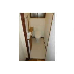 和風トイレから、最新のタンクレストイレ「サティス」へのリフォームを行ないました。